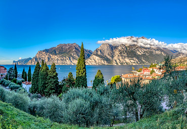 hiking tours lake garda