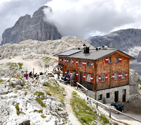 E-bike tour con una notte in un rifugio delle Dolomiti