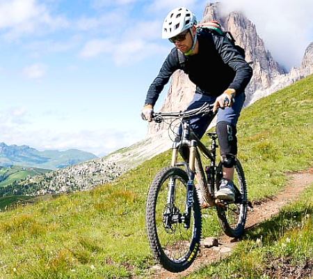 E-bike e trekking nelle Dolomiti in un giorno