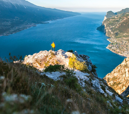 Lake view hike suitable for everyone