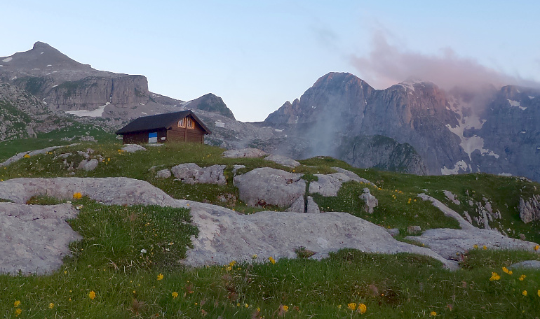 dolomites rifugi hiking